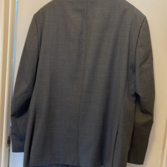 Men’s suit in gray colored by Michael Strahan. - Picture 6 of 13